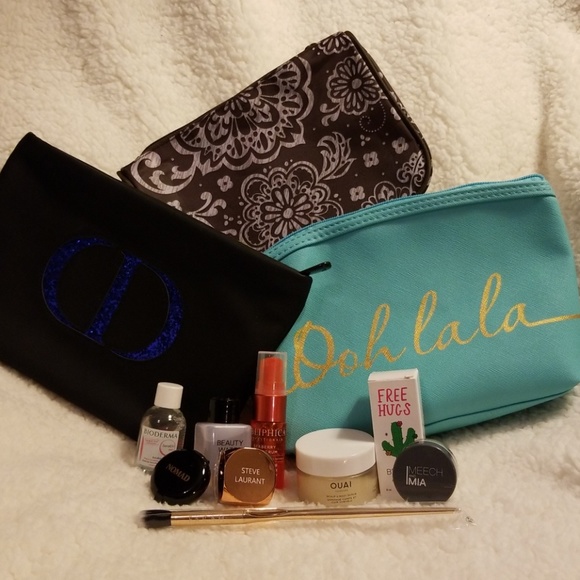 steve laurant Other - SALE💥Bundle makeup bags and samples.